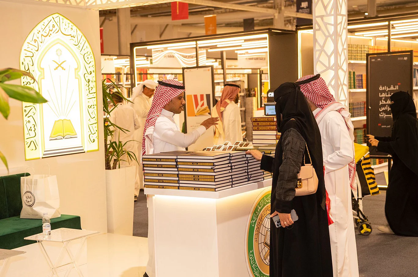  جناح "وزارة الشؤون الإسلامية" يستقبل 100 ألف زائر