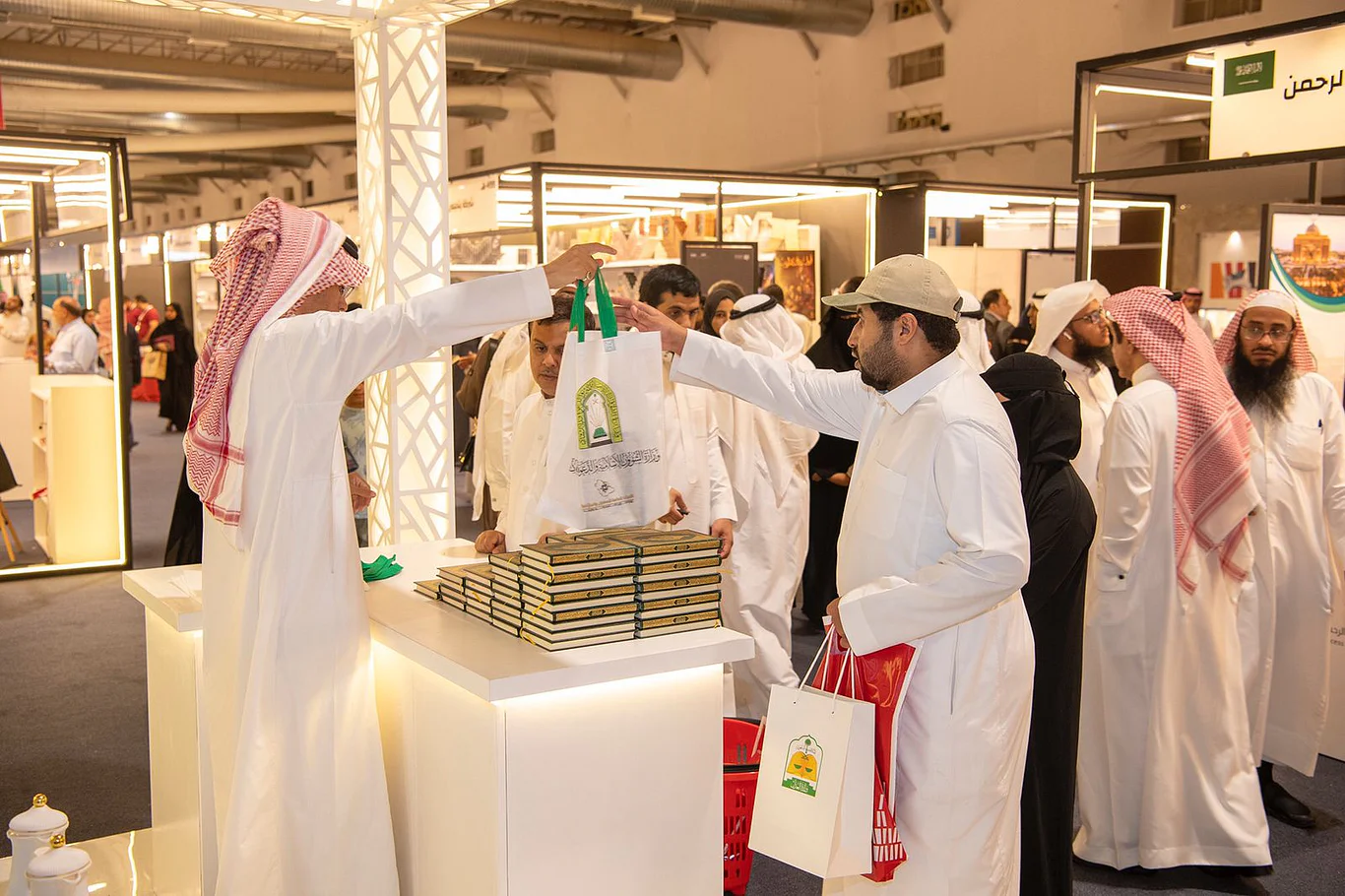  جناح "وزارة الشؤون الإسلامية" يستقبل 100 ألف زائر