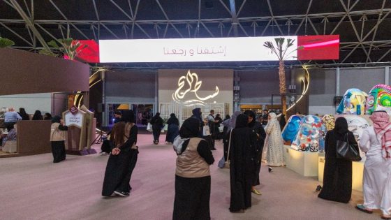 الملكة رانيا العبدالله تفتتح معرض “بساط الريح” في جدة