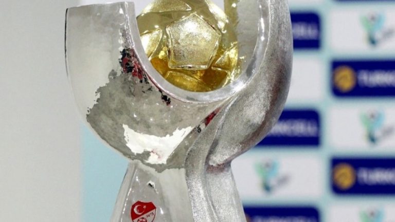 غالاطة سراي وفنربخشة في نهائي كأس السوبر التركي بالسعودية
