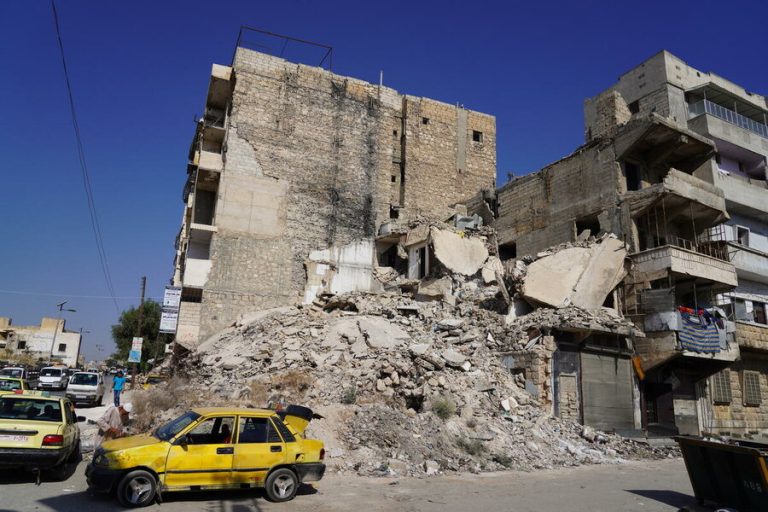إسرائيل تشن غارات على حلب تقتل 7 أشخاص