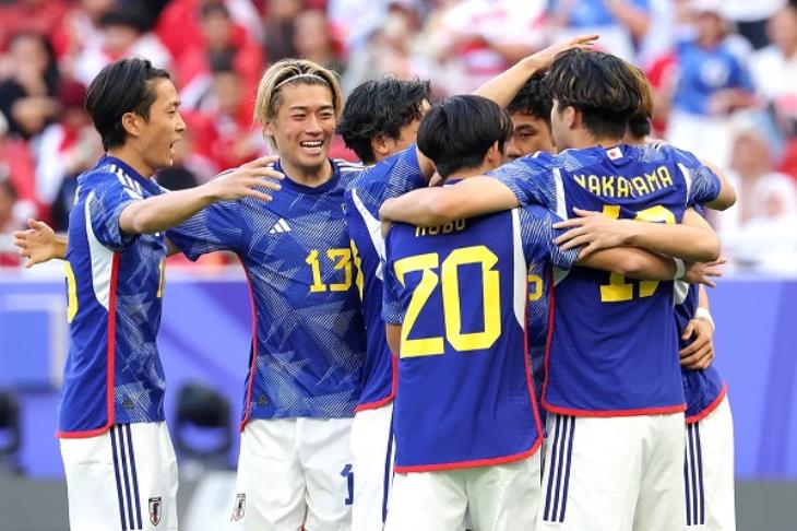 اليابان تهزم إندونيسيا بثلاثية وتصعد وصيفةً للمجموعة الرابعة