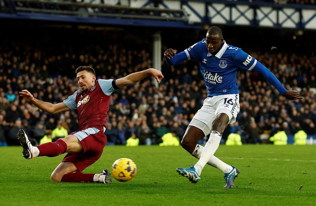 أستون فيلا مع ايفرتون