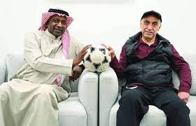 لقاء تاريخي يجمع عملاقي كرة القدم في الخليج العربي: ماجد عبدالله وجاسم يعقوب