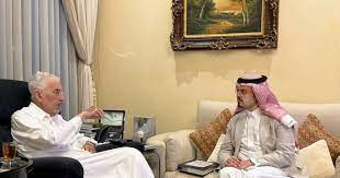 زيارة نائب أمير منطقة مكة للاطمئنان على صحة الأمير خالد الفيصل