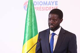 باسيرو ديوماي فاي: رئيس السنغال الجديد يفضل فندقاً على القصر الرئاسي